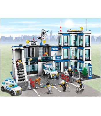 LEGO® City Police Station (782 pieces)